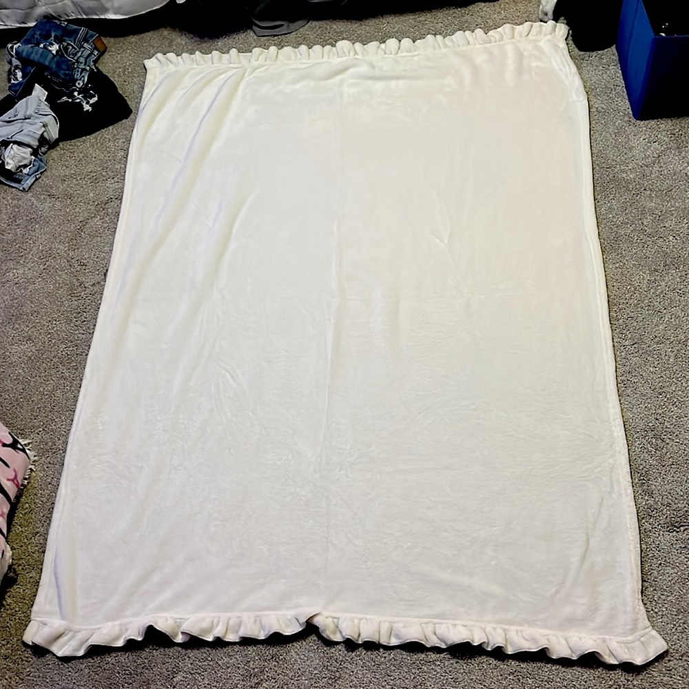 White ,long blanket